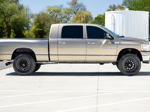 Used 2006 Dodge Ram 3500 Truck SLT w/ Light Group image 15