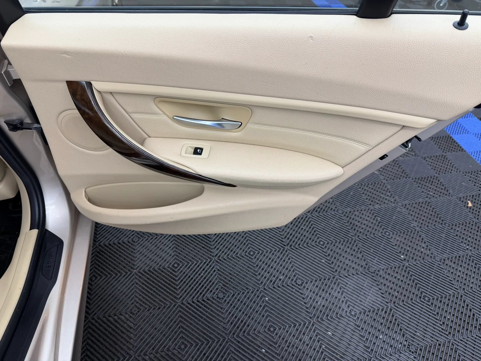 Used 2015 BMW 328i xDrive Sedan AWD/4WD image 9