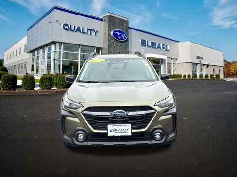 Used 2024 Subaru Outback Premium AWD/4WD image 3