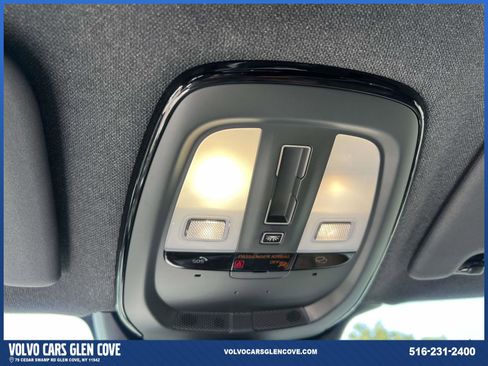 Used 2025 Volvo XC40 B5 Ultra w/ Climate Package image 33