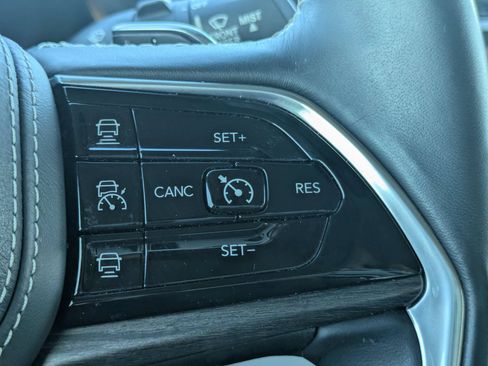 Used 2021 Jeep Grand Cherokee L Overland w/ Luxury Tech Group IV AWD/4WD image 27