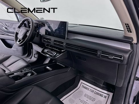 Used 2025 Lincoln Corsair AWD image 32