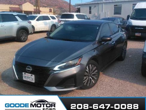 Used 2024 Nissan Altima 2.5 SV FWD image 1