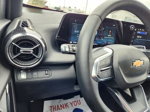 Used 2025 Chevrolet Equinox LT image 24