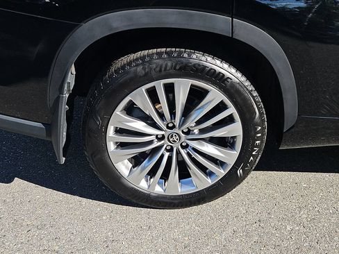 Used 2025 Toyota Highlander Platinum AWD/4WD image 9