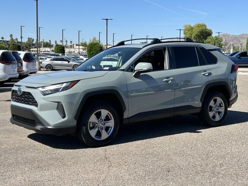 Used 2022 Toyota RAV4 XLE w/ Convenience Package image 2