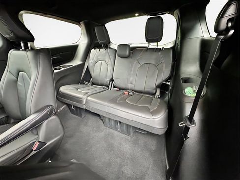 New 2022 Chrysler Pacifica Touring-L w/ S Appearance Package image 23