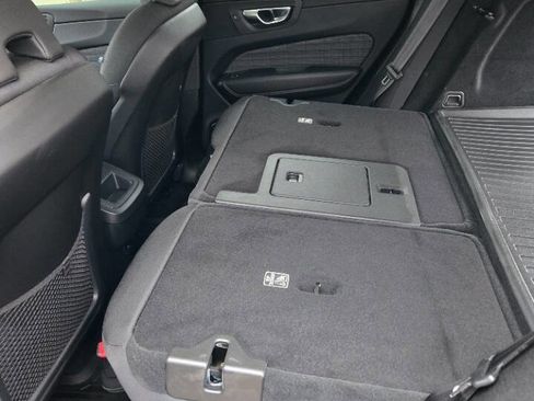 Used 2023 Volvo XC60 B5 Core image 30