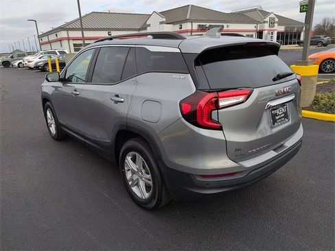 Used 2023 GMC Terrain SLE w/ Driver Convenience Package image 5