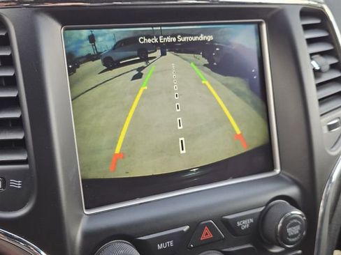 Used 2018 Jeep Grand Cherokee Altitude image 19