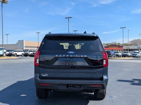 Certified 2025 Ford Expedition Active image 3