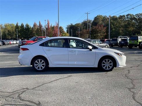 Used 2023 Toyota Corolla LE image 6