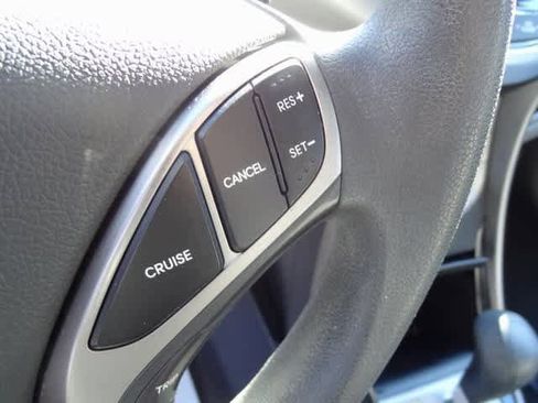 Used 2013 Hyundai Elantra GLS image 10