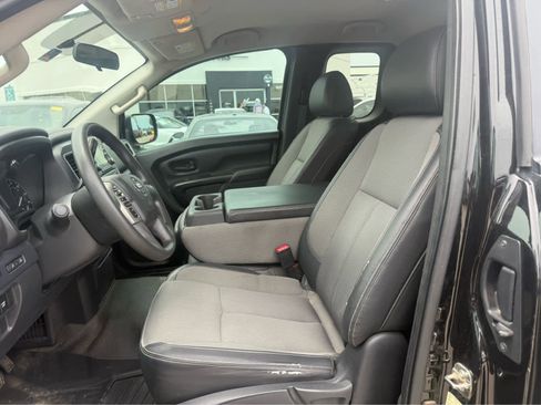 Used 2017 Nissan Titan S AWD/4WD image 6