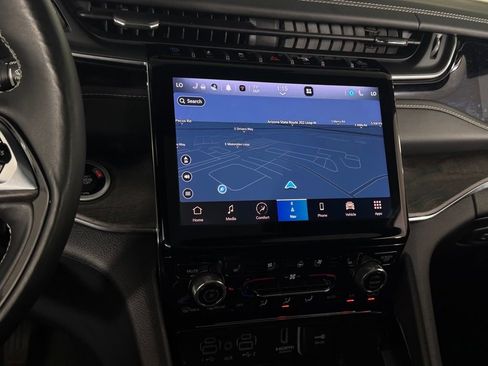 Used 2023 Jeep Grand Cherokee Overland w/ Advanced Protech Group III AWD/4WD image 21