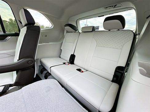 New 2026 GMC Acadia Denali w/ Super Cruise Package image 28