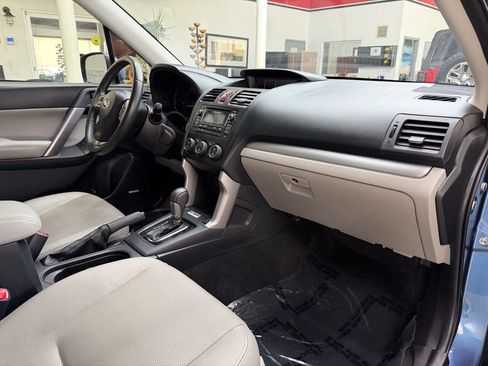 Used 2015 Subaru Forester 2.5i Touring AWD/4WD image 18