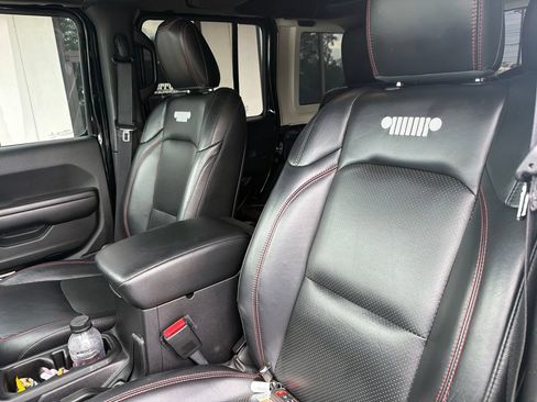 Used 2021 Jeep Wrangler Unlimited Rubicon AWD/4WD image 3