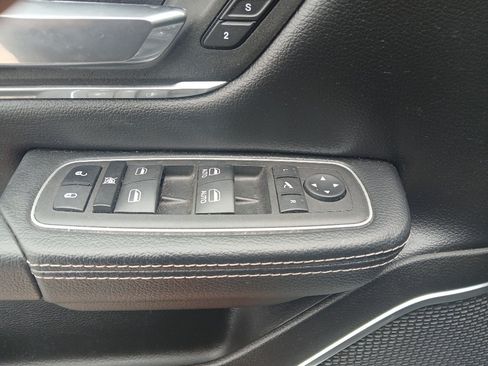 Used 2023 RAM 1500 Laramie AWD/4WD image 18