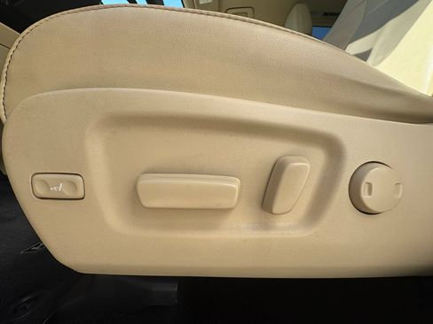 Used 2016 Toyota Highlander XLE FWD image 26