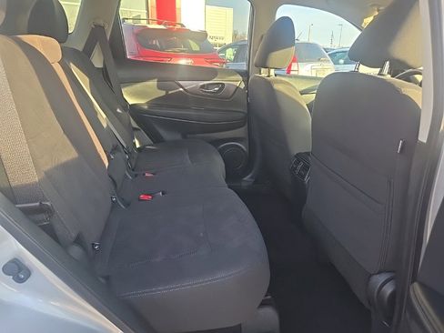 Used 2016 Nissan Rogue SV image 20