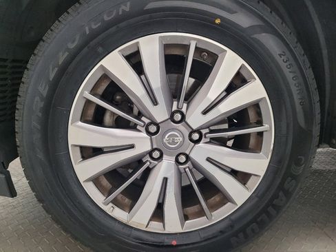 Used 2018 Nissan Pathfinder SL image 31