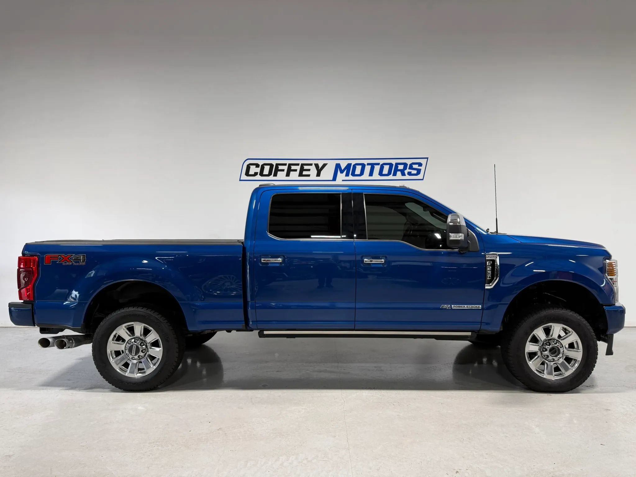 Used 2022 Ford F250 Platinum w/ FX4 Off-Road Package AWD/4WD image 7