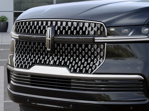 New 2027 Lincoln Navigator Reserve AWD/4WD image 17