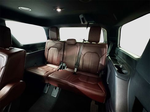 Used 2023 Ford Expedition Limited image 15