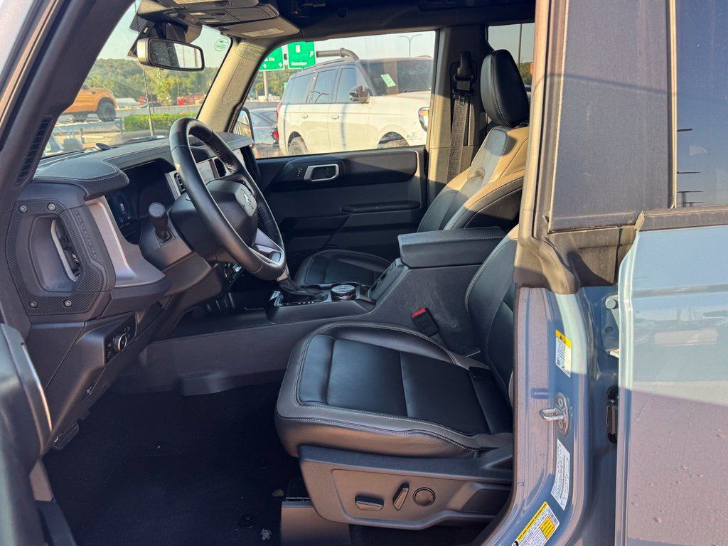 Used 2025 Ford Bronco Outer Banks AWD/4WD image 9