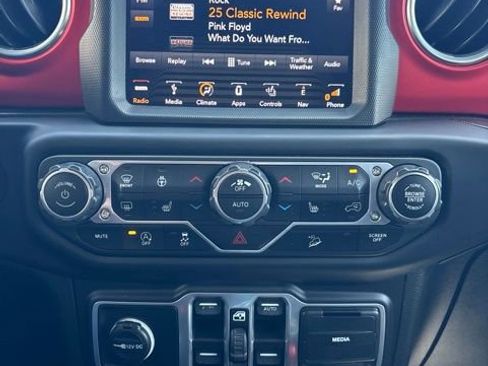 Used 2018 Jeep Wrangler Unlimited Rubicon AWD/4WD image 19