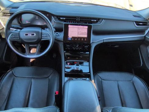 Used 2022 Jeep Grand Cherokee Limited image 15