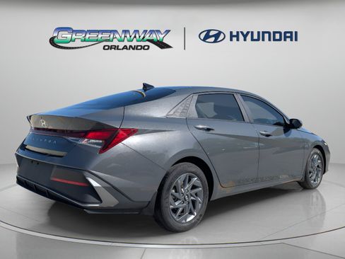 Used 2024 Hyundai Elantra SEL FWD image 8