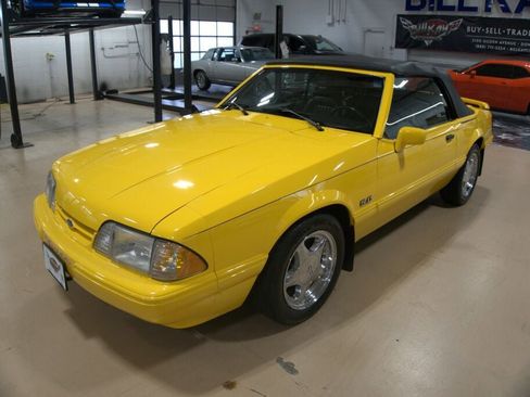 Used 1993 Ford Mustang LX image 1