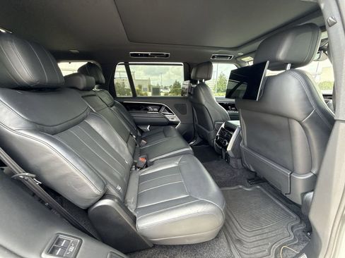Used 2023 Land Rover Range Rover Long Wheelbase SE image 16