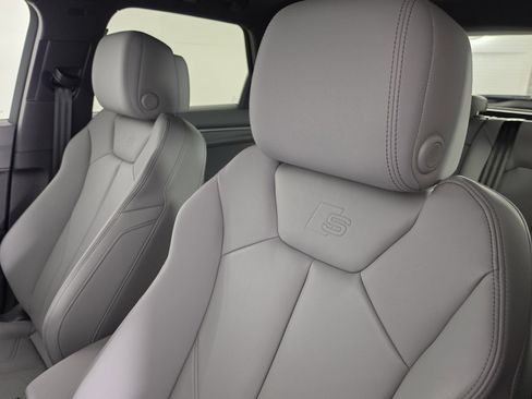 Certified 2025 Audi Q3 2.0T Premium w/ Convenience Package AWD/4WD image 17