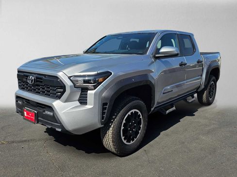 Certified 2025 Toyota Tacoma TRD Off-Road AWD/4WD image 7