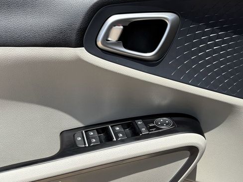Used 2020 Kia Soul EX FWD image 11