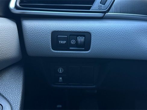 Used 2018 Honda Accord LX image 29