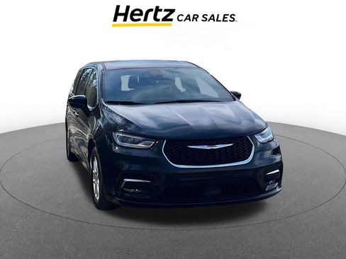 Used 2025 Chrysler Pacifica Select image 1