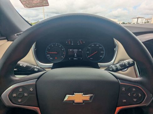 Used 2022 Chevrolet Traverse LS FWD image 34