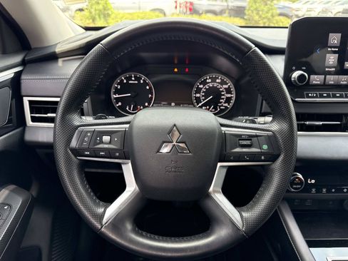 Used 2024 Mitsubishi Outlander SE Black Edition FWD image 15