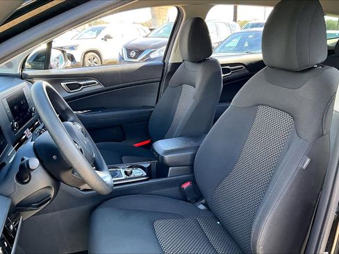 Used 2024 Kia Sportage LX image 8