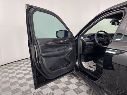 Used 2023 Jeep Grand Cherokee L Laredo RWD image 17