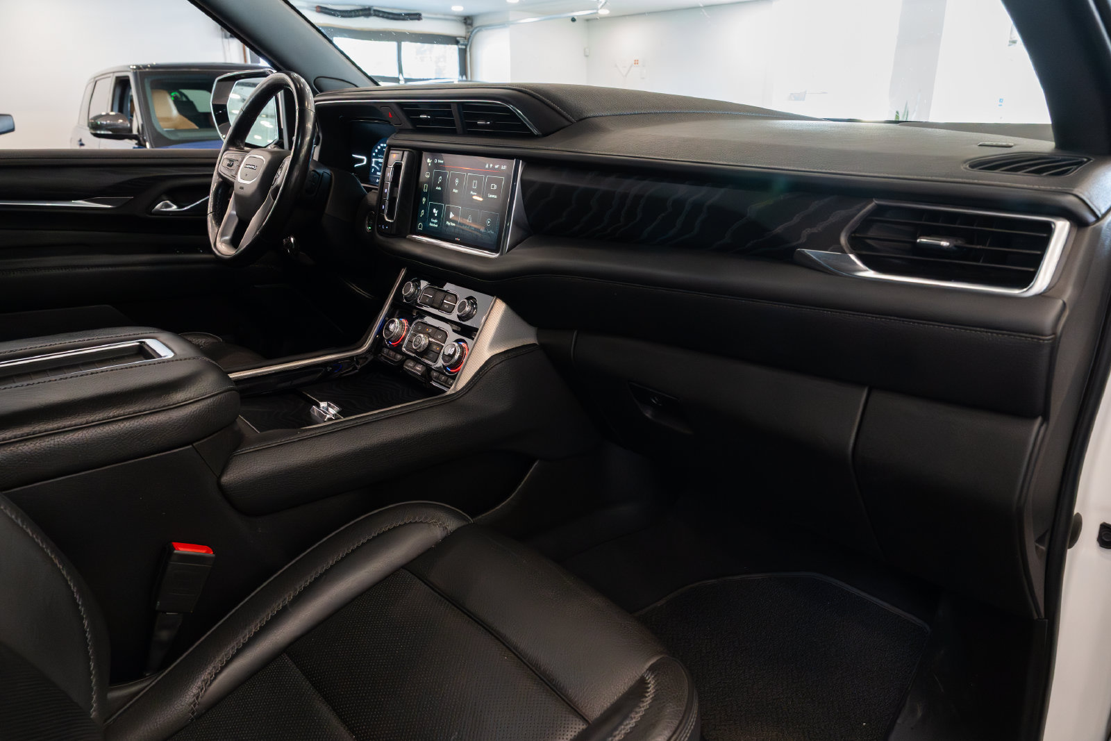 Used 2022 GMC Yukon Denali AWD/4WD image 17