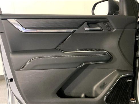 Used 2025 GMC Acadia Elevation FWD image 25
