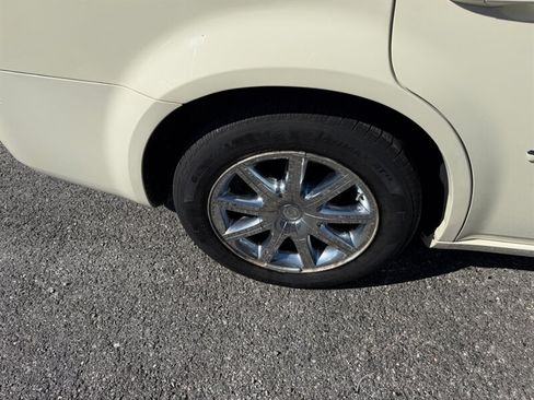 Used 2009 Chrysler 300 Touring RWD image 12