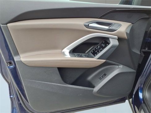 Used 2025 Audi Q5 Premium w/ Convenience Package image 11