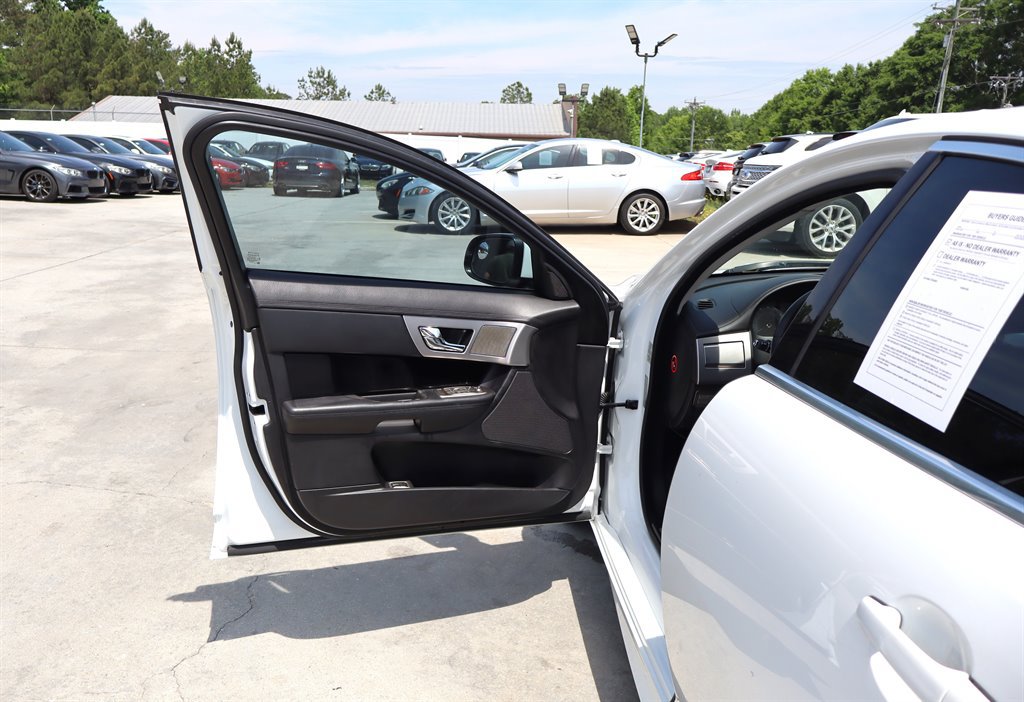 Used 2011 Jaguar XF RWD image 32