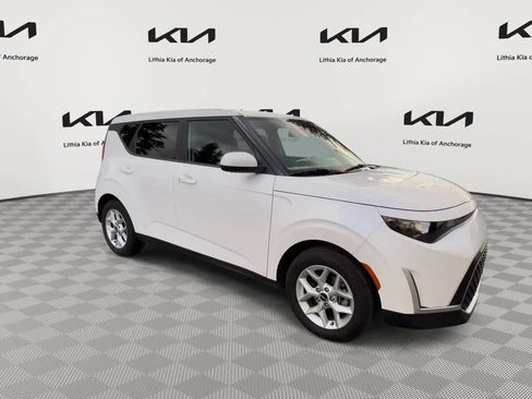 Certified 2023 Kia Soul LX FWD image 2